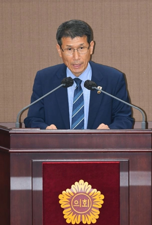 28일 열린 제339회 임시회 제2차 본회의 시정질문에서 질의하는 이영남 의원. 서울시의회 제공