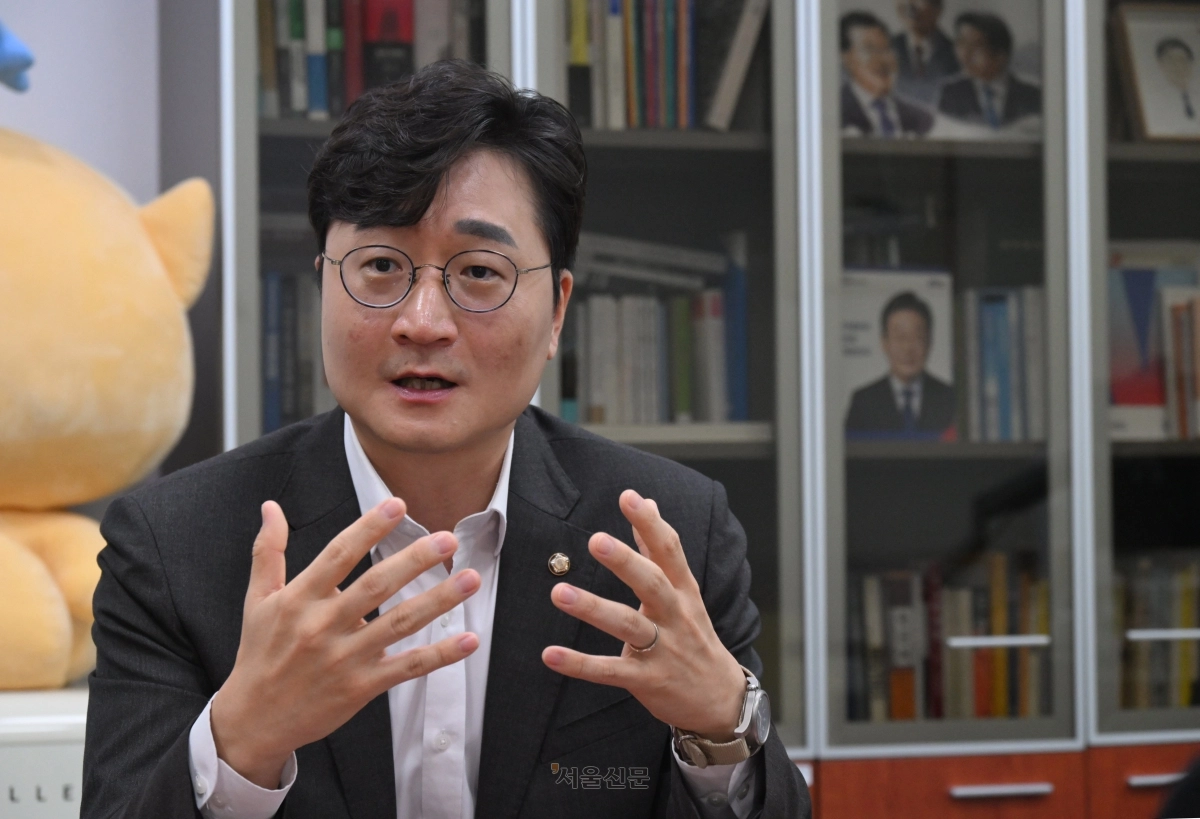 국회 산업통상자원중소벤처기업위원회 여당 간사인 장철민 더불어민주당 의원이 지난 27일 국회에서 서울신문과 만나 인터뷰하고 있다. 2026.8.27.안주영 전문기자