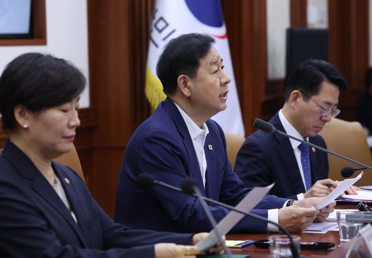 구윤철 부총리 겸 재정경제부 장관이 28일 오전 서울 종로구 정부서울청사에서 비상경제본부회의 겸 경제관계장관회의 겸 민생물가 특별관리 관계장관 TF 회의를 주재하고 있다. 뉴시스