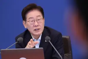 李 “망국적 부동산 투기 타파… 가격 폭락 대비해 매입 준비”