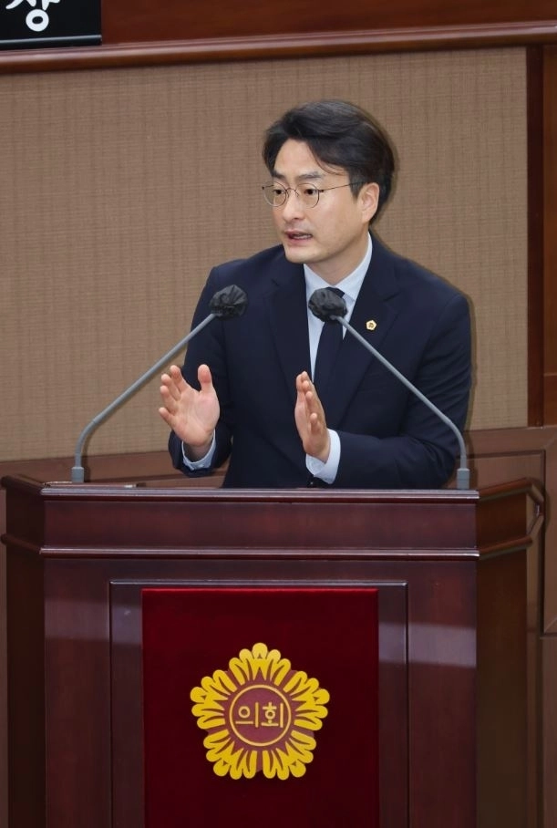 제12대 서울시의회 개원 후 첫 본회의 시정질문에서 발언중인 박유진 의원. 서울시의회 제공