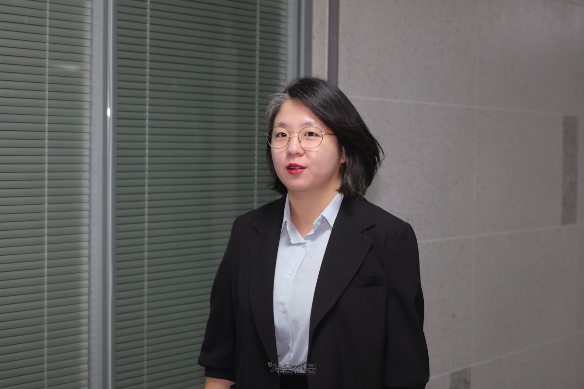 성평등가족부 장관 후보자인 기본소득당 용혜인 원내대표가 31일 국회 의원회관 자신의 사무실로 출근하고 있다. 안주영 전문기자