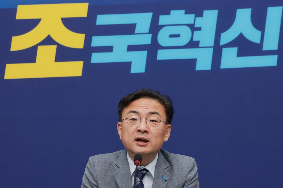신장식 조국혁신당 대표가 31일 국회에서 열린 최고위원회의에 참석해 발언하고 있다. 2026.8.31 연합뉴스
