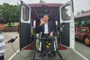 김현덕 경기도의원, 수원특례시 무장애 투어버스 체험