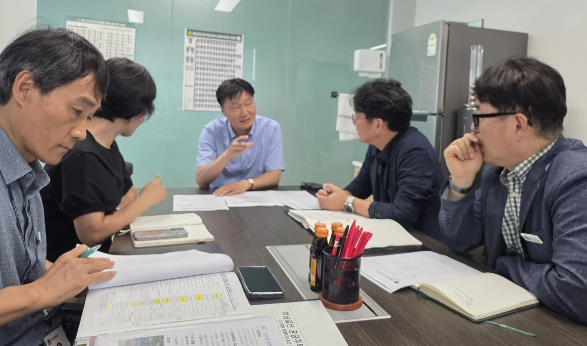 ▲ 지난 27일 경기도 도시개발국으로부터 2026년도 제2회 추가경정예산안과 의왕·군포·안산 공공주택지구 추진 현황을 보고받은 김태희 의원(사진=경기도의회)