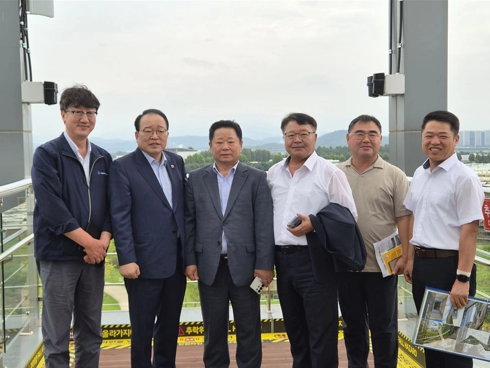 서남물재생센터와 환경공원을 찾아 주민편의시설 확충과 공간 이용 활성화를 위한 현장점검에 나선  김병진 의원, 장상기 의원, 박계홍 의원. 서울시의회 제공