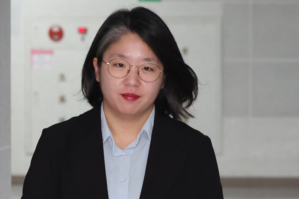 성평등가족부 장관 후보자로 지명된 용혜인 기본소득당 의원이 31일 오전 서울 여의도 국회 의원회관으로 출근하고 있다.  뉴스1