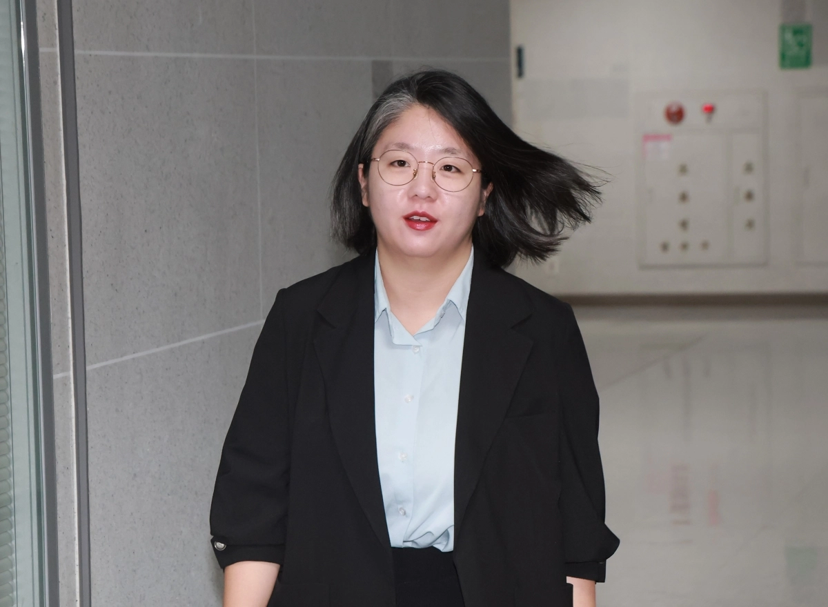 성평등가족부 장관 후보자인 기본소득당 용혜인 원내대표가 31일 국회 의원회관 자신의 사무실로 출근하고 있다. 연합뉴스