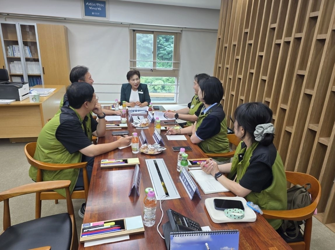 ▲ 지난 28일 경기도의회 경기분원에서 경기도의료원 6개 병원 노동조합 지부장들과 정담회를 갖은 국은주 의원(사진=경기도의회)