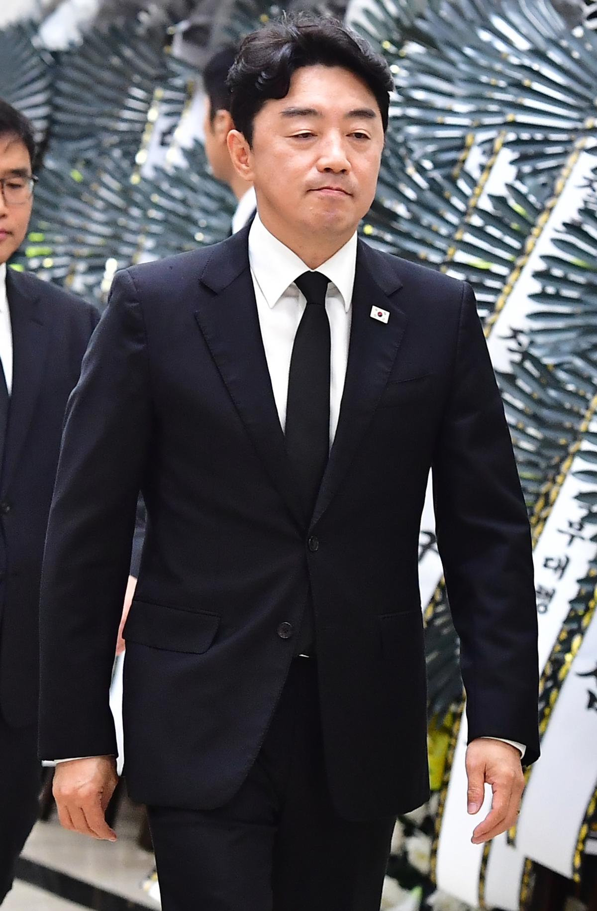 강훈식 대통령비서실장이 31일 이재명 대통령의 지시에 따라 조 대법원장 부친상 조문을 마치고 나오는 모습. 포항 뉴스1