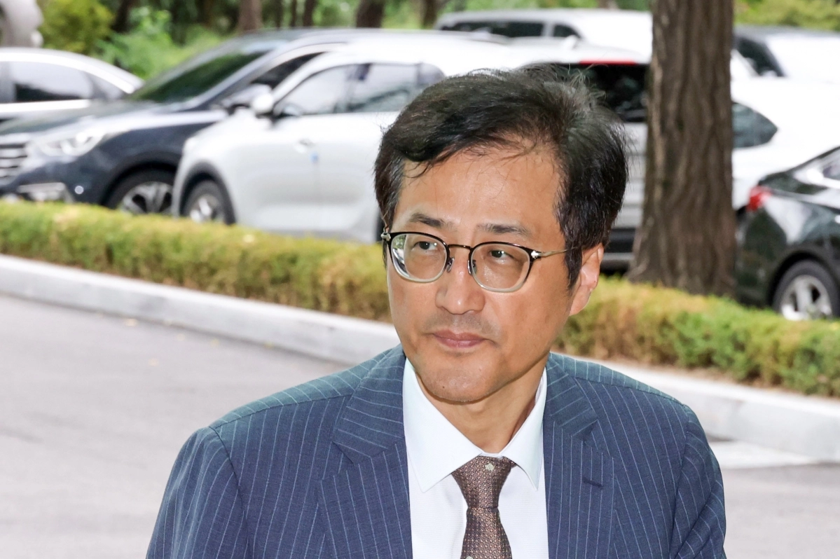 이태한 선거관리위원회 특별검사가 지난 21일 서울 서대문구 경찰청에 들어서고 있다. 연합뉴스