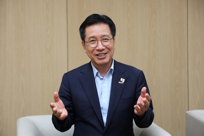 “김해를 동북아 물류 핵심 거점으로”