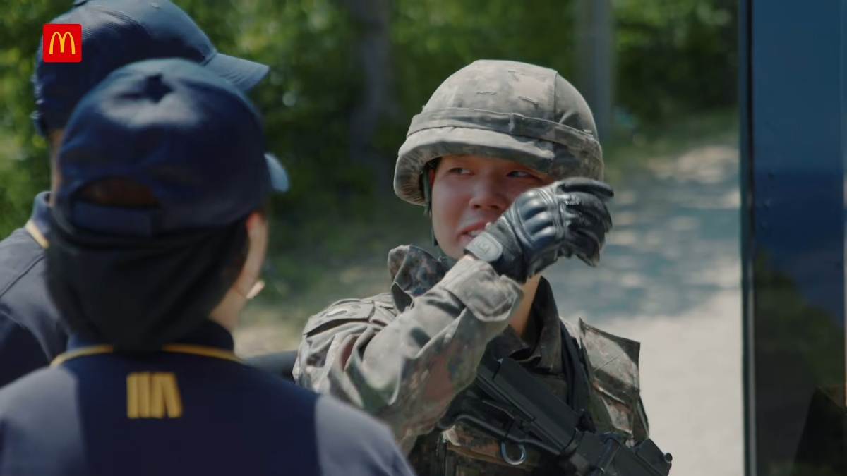 국방부가 외식업체 맥도날드와 손잡고 장병들을 격려하기 위한 특별 방문 작전을 펼쳤다. 국방부 유튜브 캡처