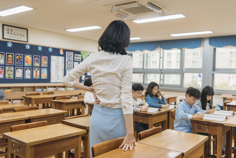 초등학교 자료사진. 아이클릭아트