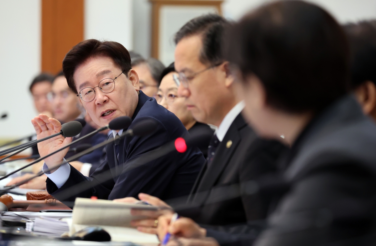 이재명 대통령이 1일 청와대에서 열린 국무회의에서 발언하고 있다. 연합뉴스