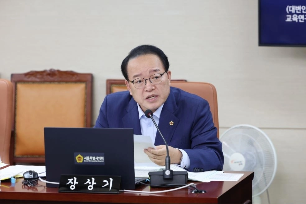 지난 31일 제339회 임시회 교육위원회 업무보고 질의에서 발언중인 장상기 의원. 서울시의회 제공