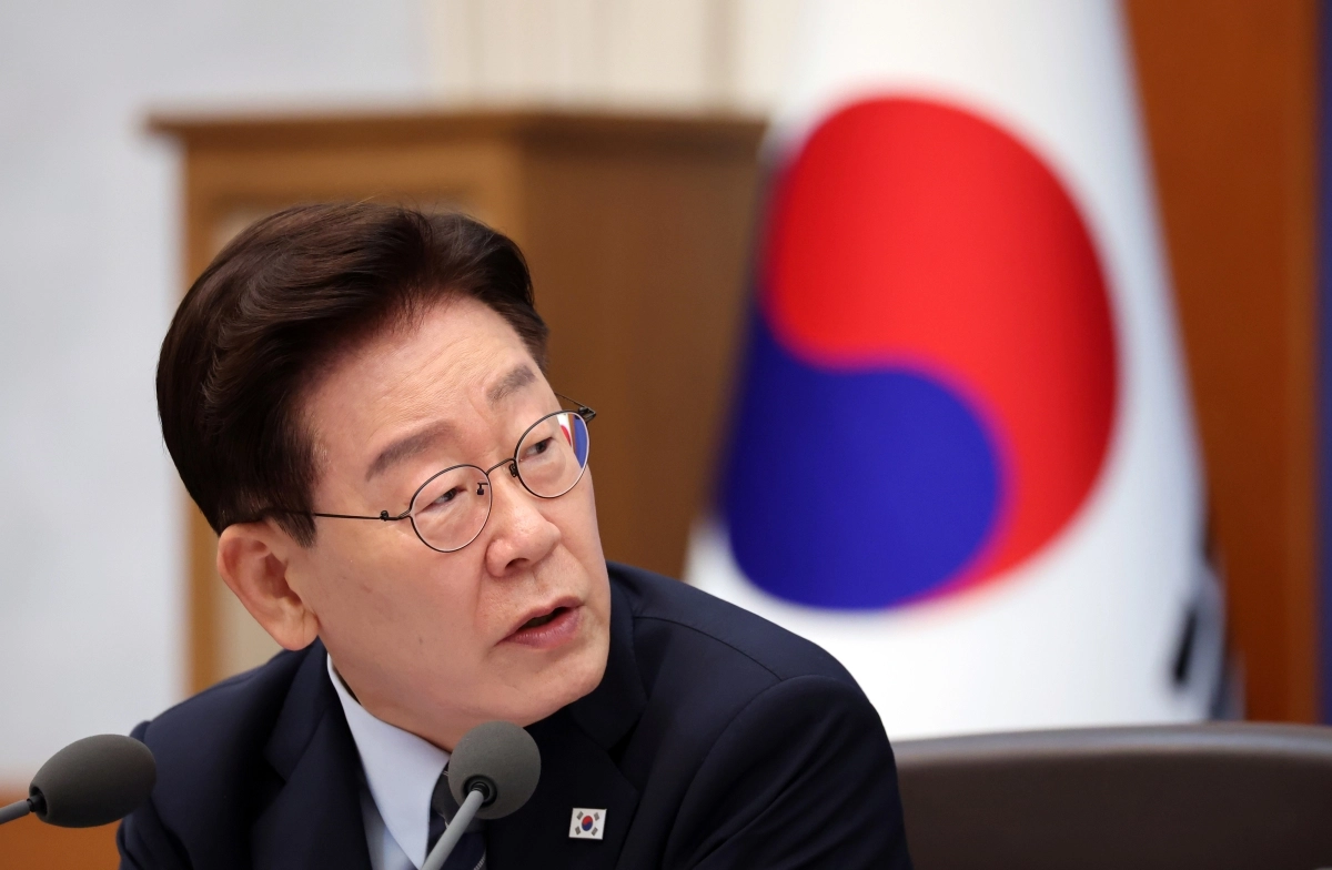 이재명 대통령이 1일 청와대에서 열린 국무회의에서 발언하고 있다.  연합뉴스