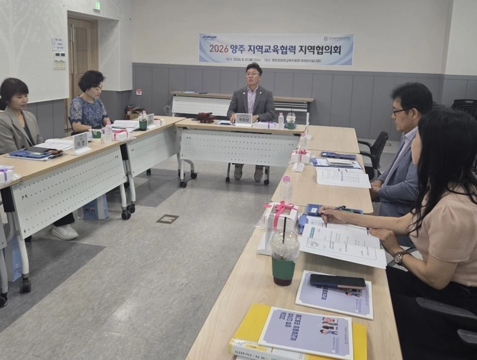 ▲ 지난 8월 31일 동두천양주교육지원청에서 열린 ‘2026 양주 지역교육협력 지역협의회’에 참석한 정석원 의원(사진=경기도의회)