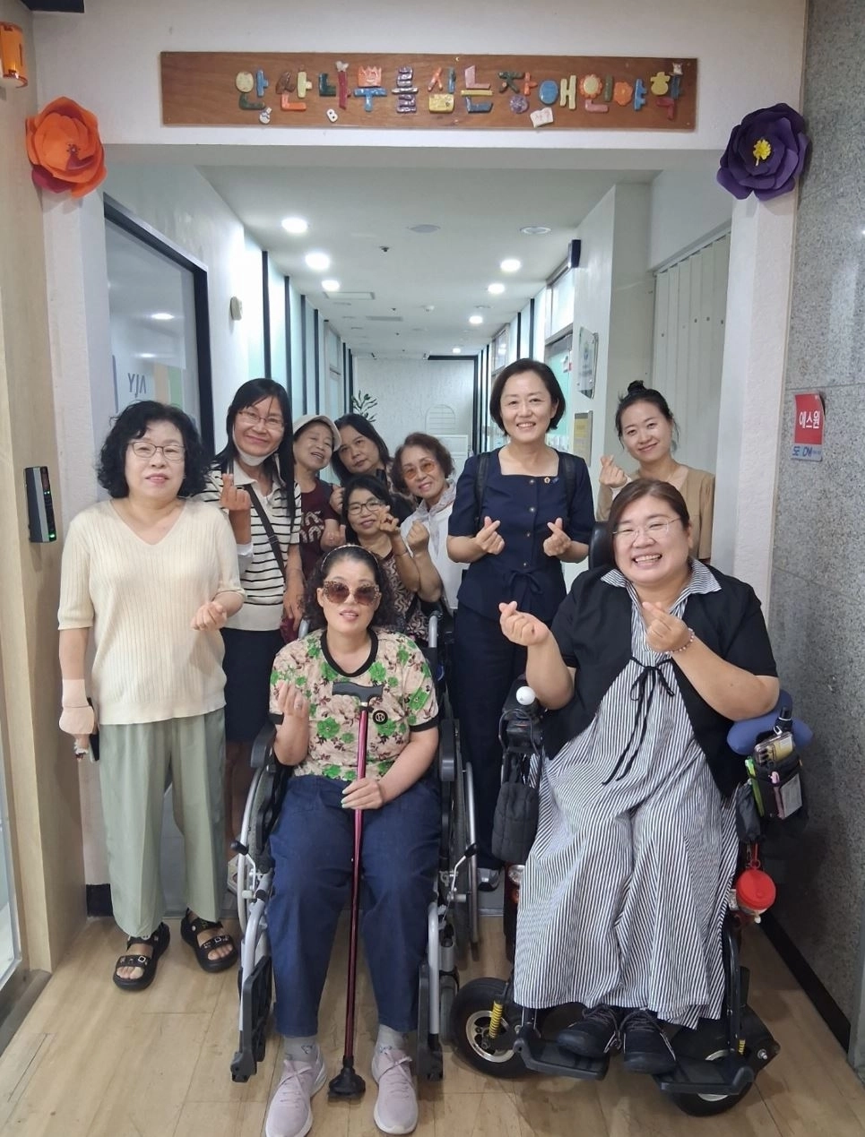 지난달 28일 안산시 단원구에 위치한 장애인평생교육시설 ‘나무를심는장애인야학’(교장 김선영)을 방문한 차유미 의원(사진=경기도의회)