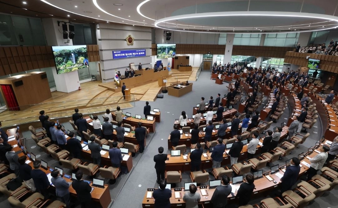 ▲ 1일 도의회 본회의장에서 열린 제393회 임시회 제1차 본회의(사진=경기도의회)
