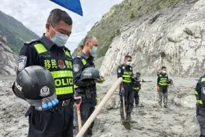 “휴대전화 신호라도 추적해 주세요”