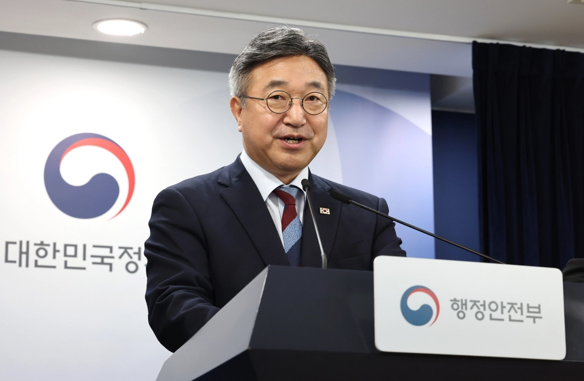 ‘초대 중수청장 국민 추천’ 브리핑하는 윤호중 행안부 장관