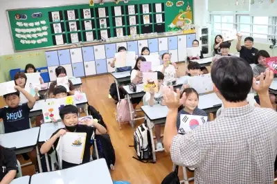 내년 초중등 교과교사 527명 감축…의대교수는 133명 증원 왜?