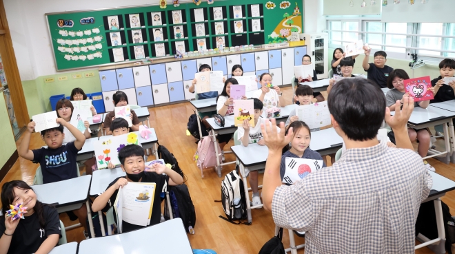 내년 초중등 교과교사 527명 감축…의대교수는 133명 증원 왜? [강 기자의 세종실록]
