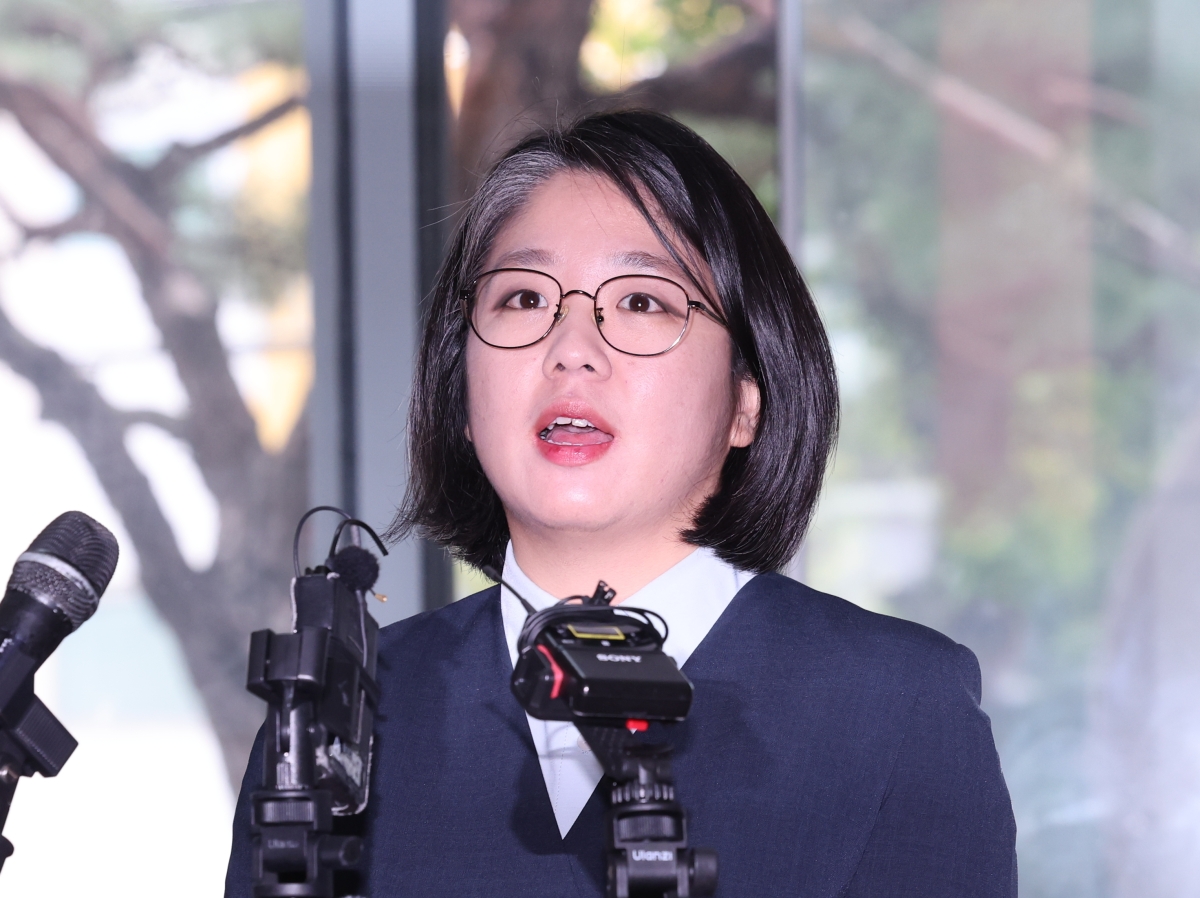 용혜인 성평등가족부 장관 후보자가 2일 오전 서울 서대문구 한국청소년활동진흥원에 마련된 인사청문회 준비사무실로 첫 출근하며 취재진의 질문에 답하고 있다. 2026.9.2 뉴스1