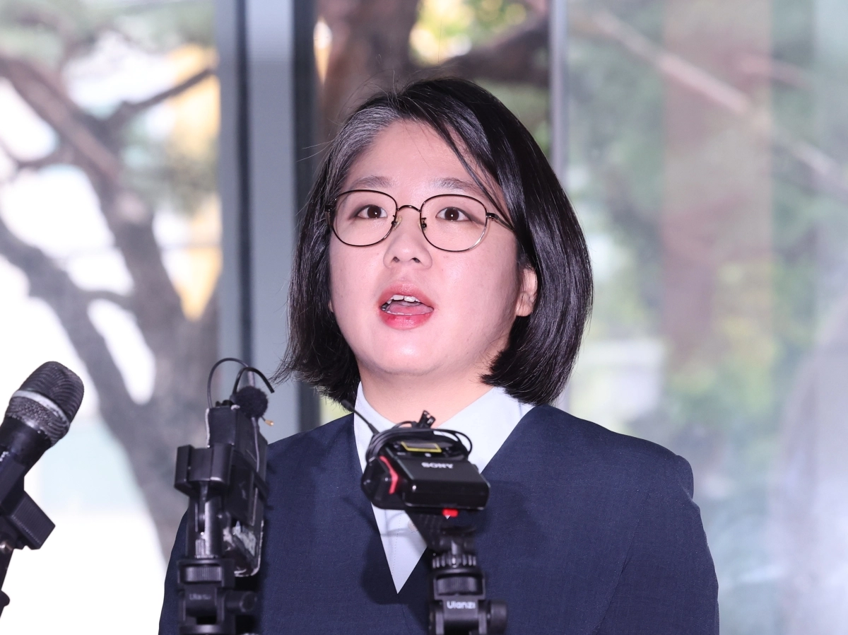 용혜인 성평등가족부 장관 후보자가 2일 오전 서울 서대문구 한국청소년활동진흥원에 마련된 인사청문회 준비사무실로 첫 출근하며 취재진의 질문에 답하고 있다. 2026.9.2 뉴스1