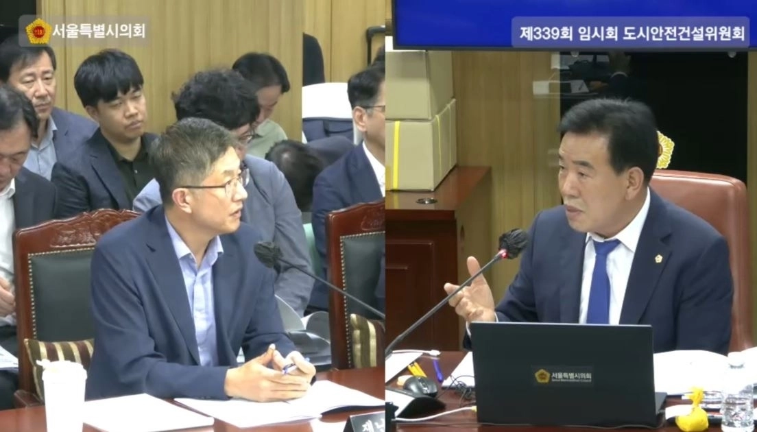 제339회 임시회 도시안전건설위원회 재난안전실 업무보고에서 재난안전실장에게 질의하는 이동화 의원. 서울시의회 제공