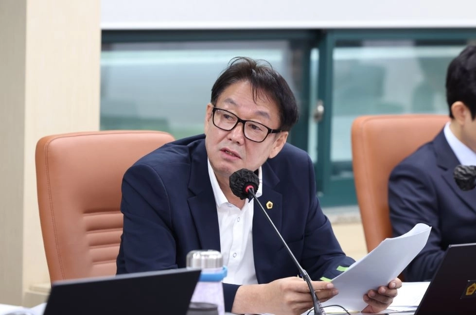 지난 1일 열린 제339회 임시회 미래한강본부 업무보고에서 질의하는 김정환 의원. 서울시의회 제공