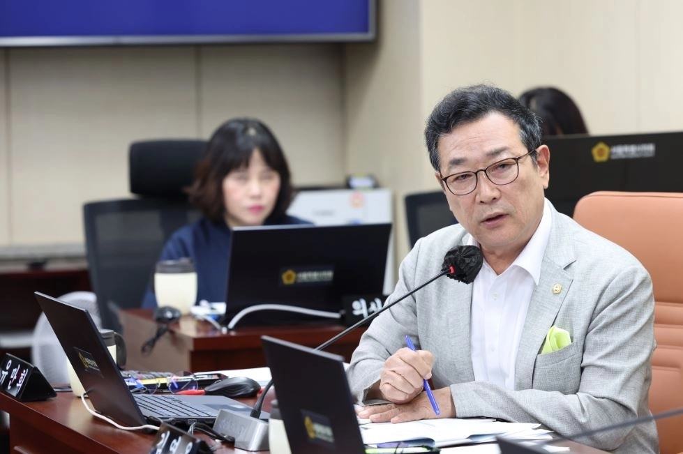 지난 1일 제339회 임시회 미래한강본부 추가경정예산안 심사에서 발언중인 유만희 부위원장. 서울시의회 제공