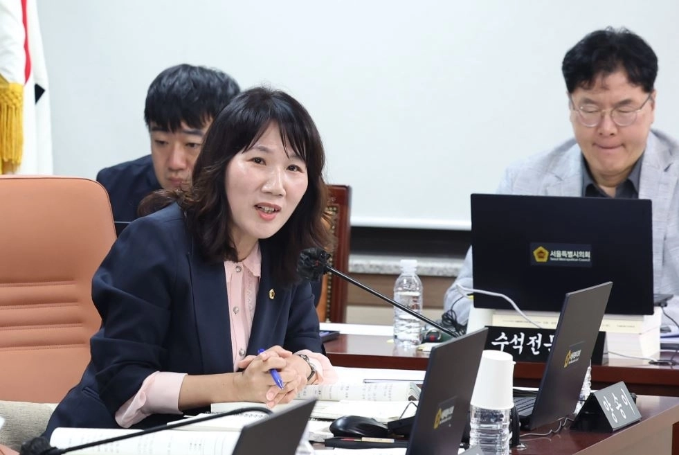 제339회 임시회 교육위원회 회의에서 발언중인 양송이 부위원장. 서울시의회 제공