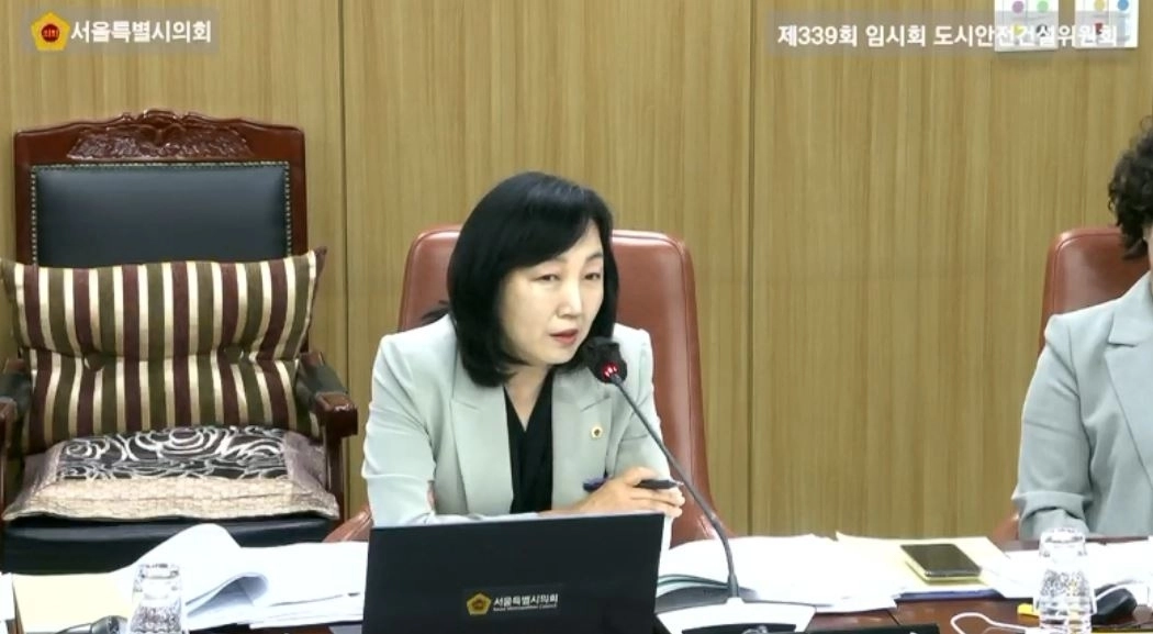 지난 1일 열린 제339회 임시회 재난안전실 소관 2026년도 제2회 추가경정예산안 예비심사에서 질의하는 이영실 의원. 서울시의회 제공