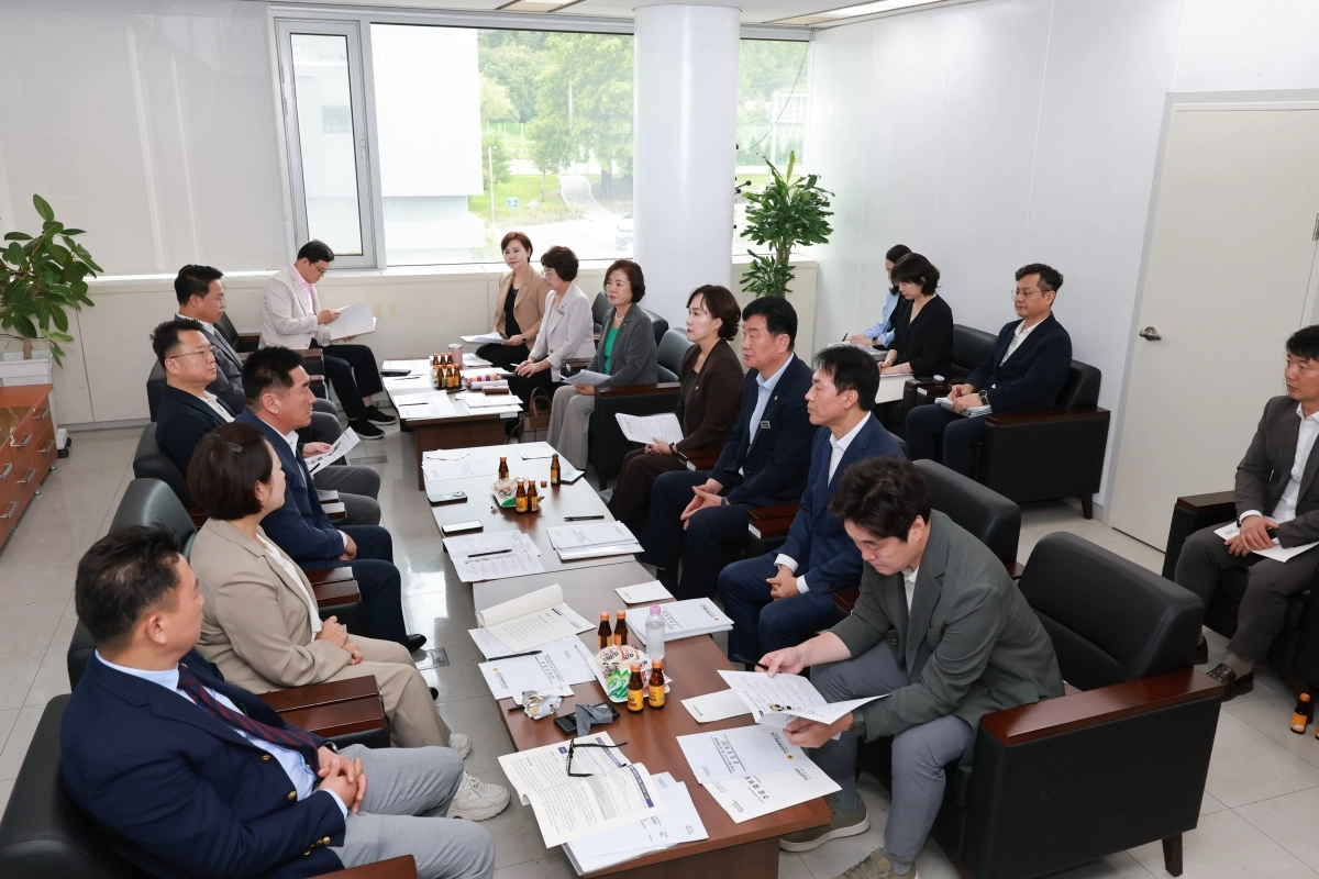 전남광주특별시의회가 지난 8월 31일 반도체 클러스터 조성 지원 상설특별위원회 현안 간담회를 하고 있다.