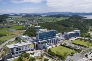 월급 1100만원인데 ‘지원자 0’…3300만원으로 올려 60대 뽑은 이유