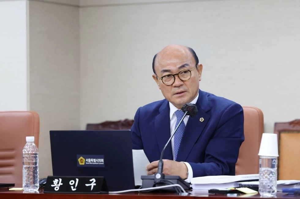 제339회 임시회 교육위원회 회의에서 발언중인 황인구 의원. 서울시의회 제공