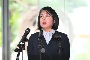 ‘가족여행에 공항 귀빈실’ 용혜인, 직권남용 고발 당했다