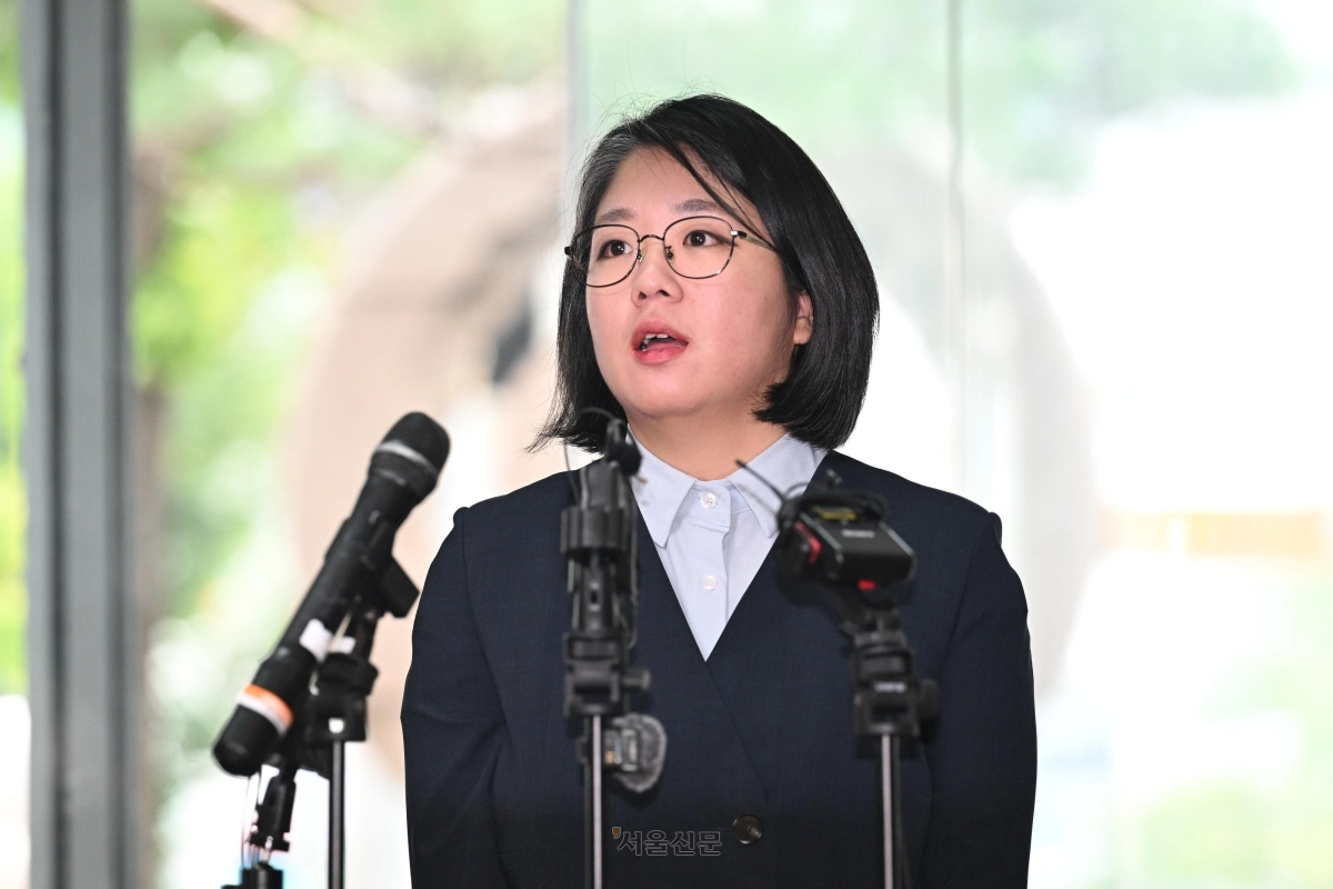 용혜인 성평등가족부 장관 후보자가 2일 오전 서울 서대문구 한국청소년활동진흥원에 마련된 인사청문회 준비사무실로 출근해 기자들의 질문에 답하고 있다. 2026.9.2 도준석 전문기자