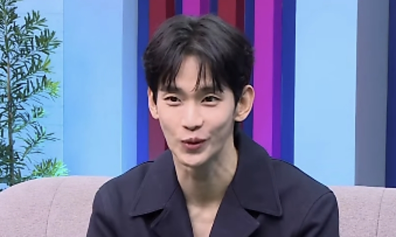 배우 김수현이 인도네시아 주요 민영 방송사 RCTI의 창사 37주년 특집 생방송 ‘Mahakarya RCTI 37’에 스페셜 게스트로 출연했다.  rctiplusoriginals 인스타그램 캡처