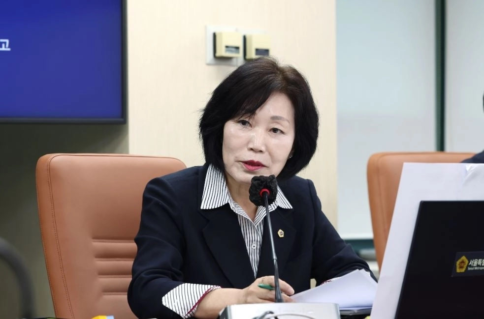 제339회 미래한강본부 업무보고에서 질의하는 이의안 의원. 서울시의회 제공