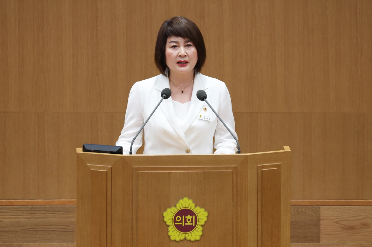 ▲최미금 의원이 1일 본회의장에서 5분 자유발언을 통해 가상체험학습 운영 및 지원 조례 제정 필요성을 역설하고 있다. (사진=경기도의회)