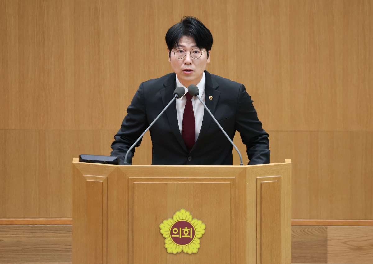 ▲김한슬 의원이 2일 열린 제393회 임시회 제2차 본회의에서 5분 자유발언을 통해 고교학점제 교육격차 해소 대책을 촉구하고 있다. (사진=경기도의회)