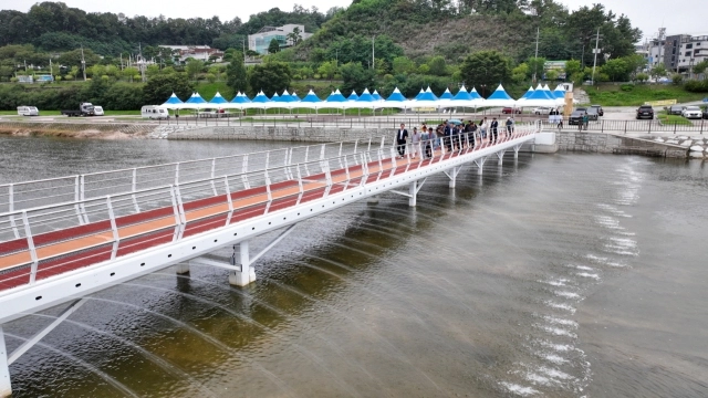 경북 영주교 하류에 완공된 스윙교.  영주시 제공