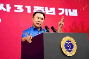 창립 31돌 맞은 BBQ ‘혁신 대전환’…    윤홍근 회장 “AI로 초격차 경쟁력”
