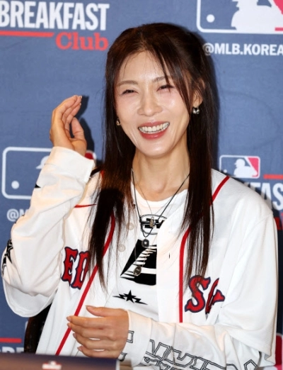 2일 서울 강남구 아베크 청담에서 열린 메이저리그(MLB) 브렉퍼스트 클럽 미디어데이에 참석한 배우 하지원이 인사말을 하고 있다. 2026.9.2 <br>연합뉴스