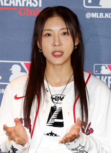 2일 서울 강남구 아베크 청담에서 열린 메이저리그(MLB) 브렉퍼스트 클럽 미디어데이에 참석한 배우 하지원이 인사말을 하고 있다. 2026.9.2 <br>연합뉴스