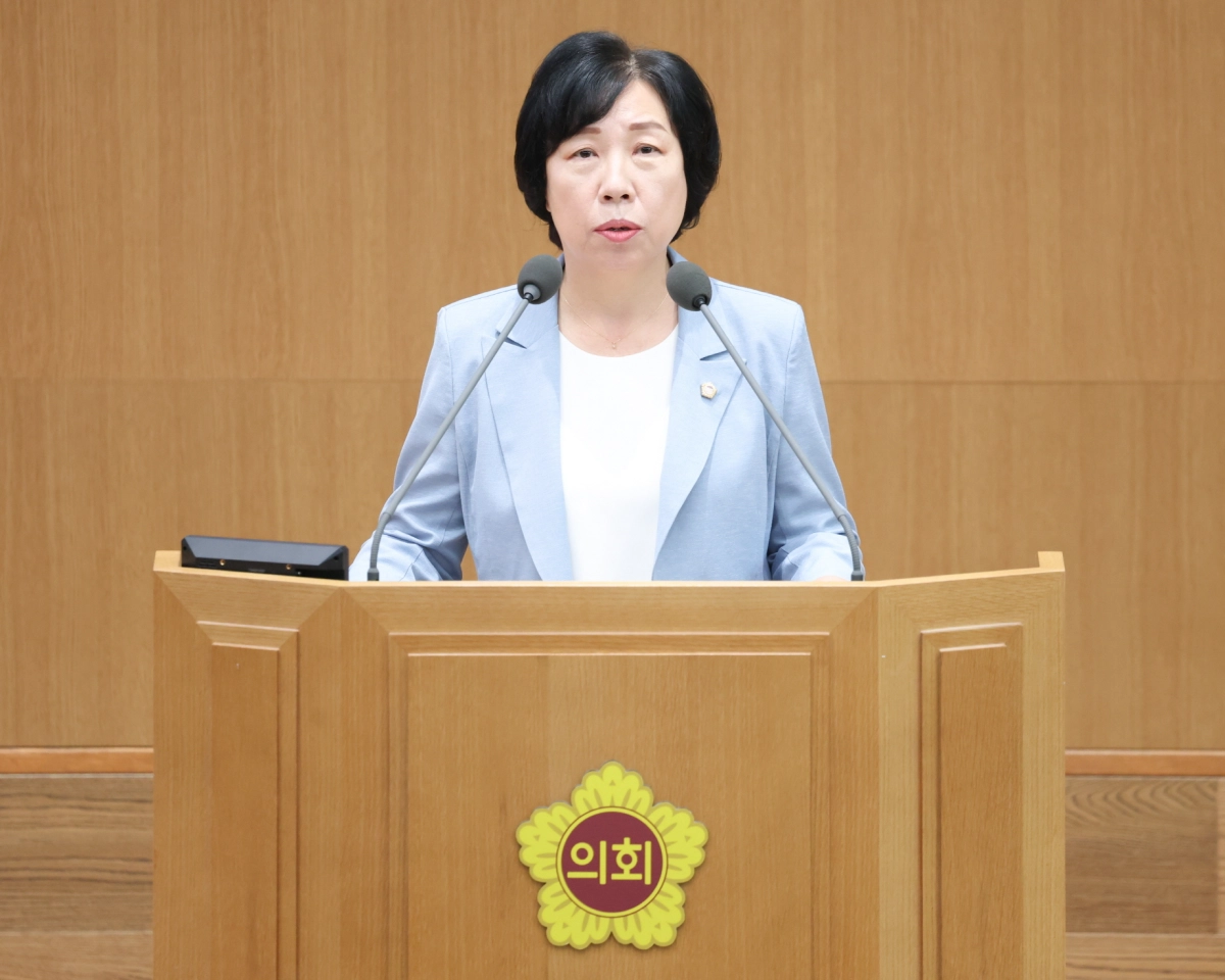 ▲박은주 의원이 제393회 임시회 제2차 본회의에서 기후위기 대응 매뉴얼 개편을 촉구하며 5분 자유발언을 하고 있다. (사진=경기도의회)