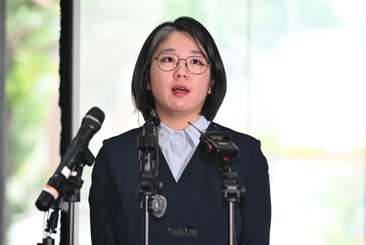용혜인 성평등가족부 장관 후보자가 2일 오전 서울 서대문구 한국청소년활동진흥원에 마련된 인사청문회 준비사무실로 출근해 기자들의 질문에 답하고 있다. 2026.9.2 도준석 전문기자